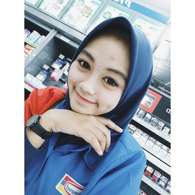 ABG Jilbab Cewek Indomaret Selfie