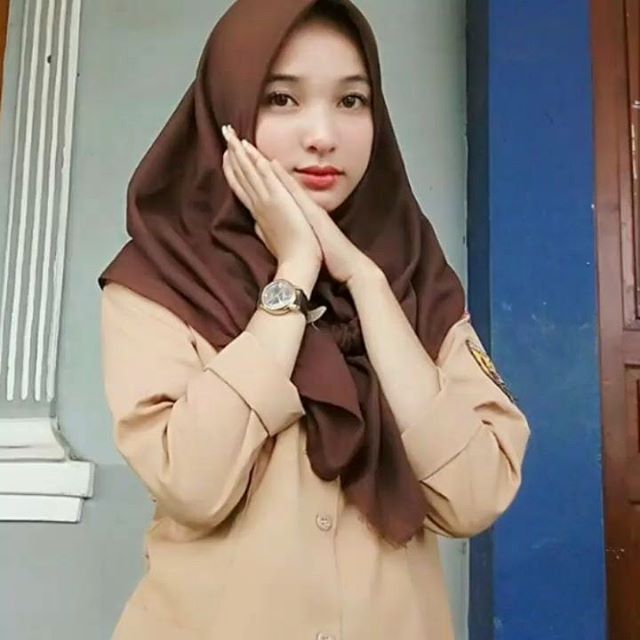 ABG Manja Seragam Pramuka Selfie