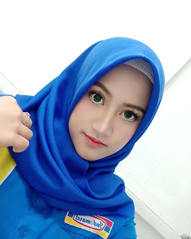 Cewek Jilbab Indomaret Selfie Cantik Imut Manis